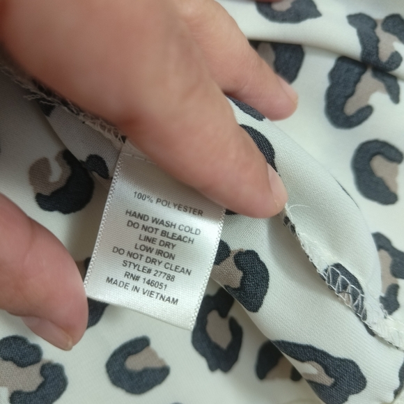 Monteau women's‎ blouse Leopard Print Off Shoulder 3/4 sleeve buttons Size L - Picture 14 of 14